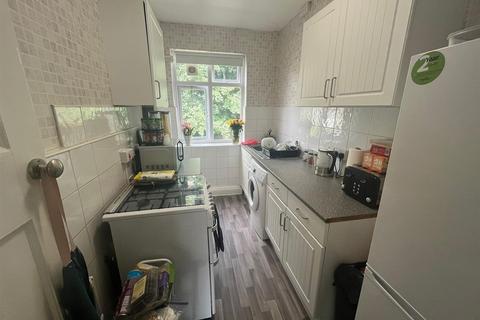 2 bedroom house to rent, Lodge Court, High Street, Hornchurch