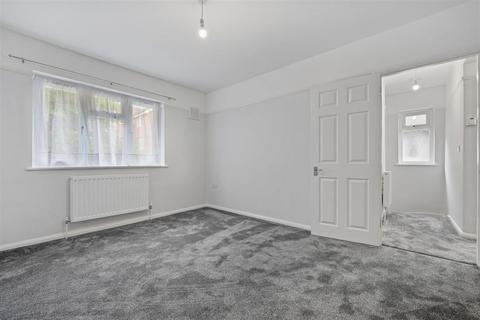 2 bedroom flat to rent, Riverside Gardens, Wembley