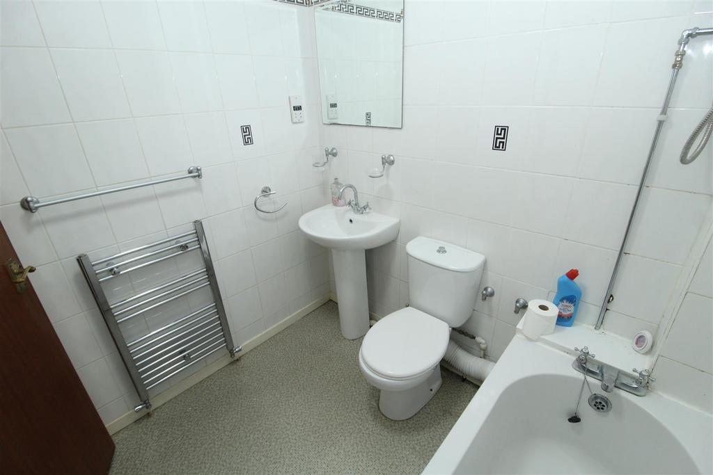 Bathroom2.JPG