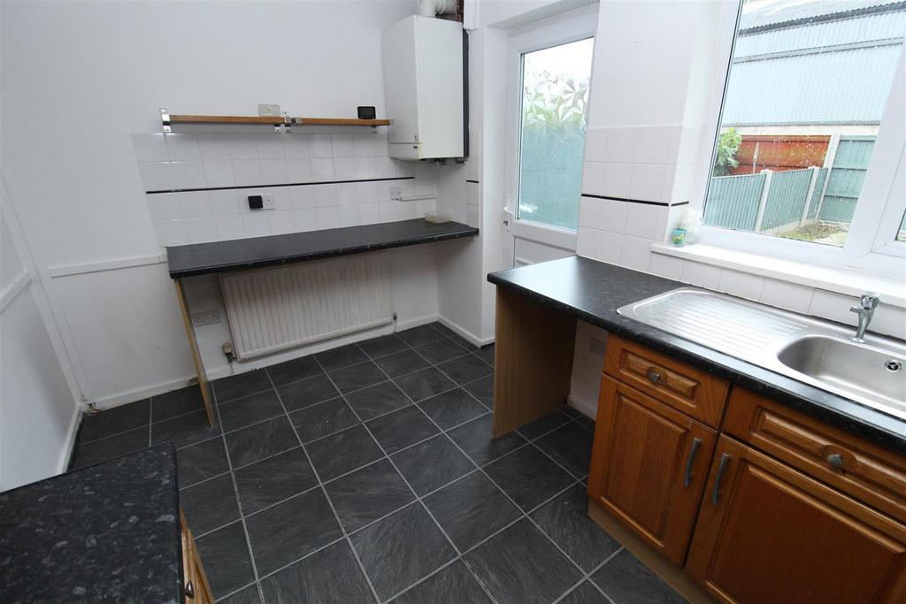 Kitchen2.JPG