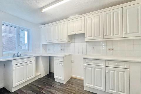 2 bedroom flat for sale, Broad Oak Close, Eastbourne