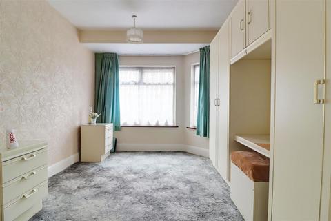 3 bedroom terraced house for sale, Sutton Road, Hull