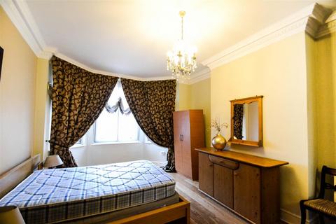3 bedroom flat to rent, Earsby Street, Kensington, W14