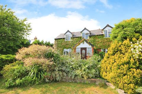 4 bedroom detached house for sale, Tarrywell House, Craven Arms Road, Aston-On-Clun,