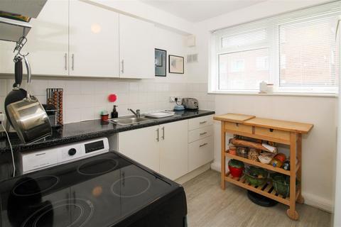 2 bedroom flat for sale, Taylor Close, London