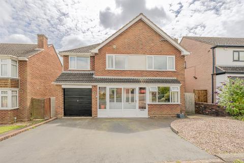 4 bedroom detached house for sale, Highcroft Avenue, Wordsley, DY8 5LX