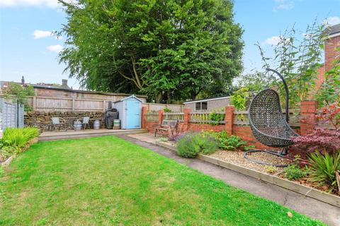 2 bedroom terraced house for sale, Grange Avenue, Yeadon LS19