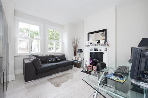 3 bedroom flat to rent, Carlyle Road, Ealing, W5