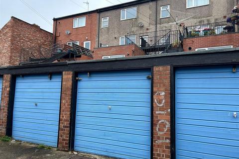 Garage to rent, Back Cleveland Road, North Shields