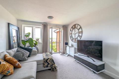 1 bedroom flat for sale, Padiham Close, Leigh