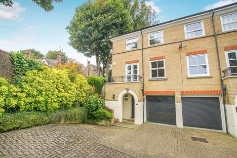 3 bedroom townhouse for sale, Richmond Place, Eastbourne BN21