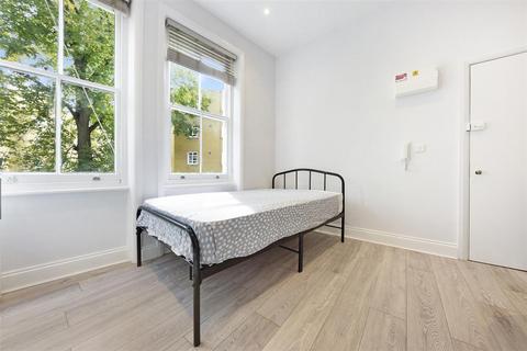 Studio to rent, Stanwick Road, London W14