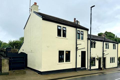 2 bedroom end of terrace house for sale, Westgate, Almondbury, Huddersfield, HD5 8XJ