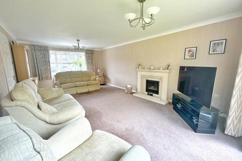 4 bedroom detached house for sale, Kinross Avenue, Woodsmoor