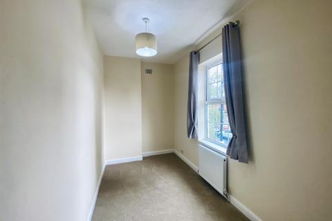 2 bedroom property to rent, Chapel Lane, Manchester M32