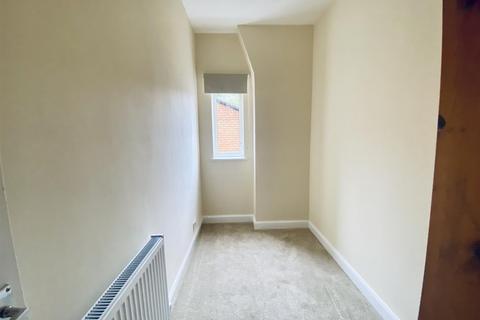 2 bedroom flat to rent, Chapel Lane, Manchester M32