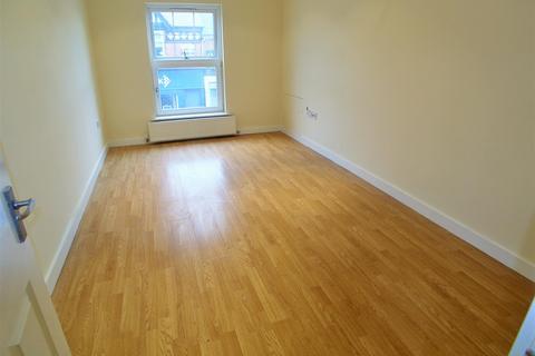 2 bedroom flat to rent, London Road, Stockport SK7