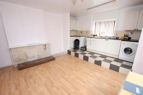 3 bedroom end of terrace house for sale, Victoria Road, Eccleshill