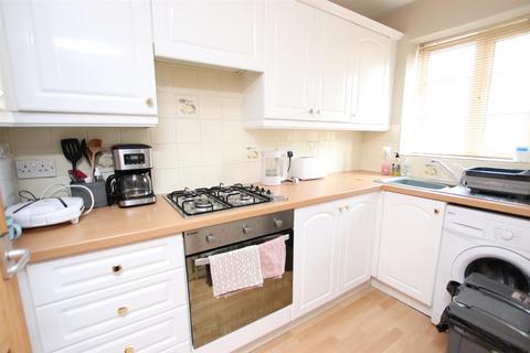 2 bedroom apartment to rent, Kirk lane, Yeadon, Leeds