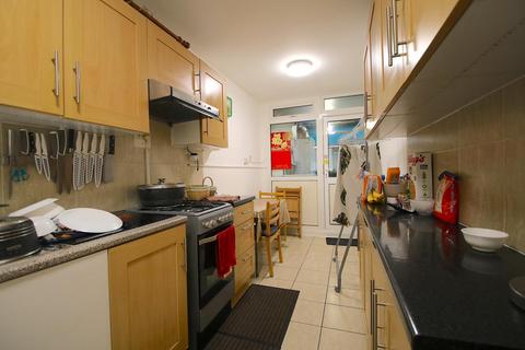 3 bedroom flat to rent, Brockmer House, London E1