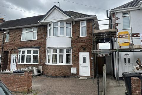 3 bedroom end of terrace house for sale, Queniborough Road, Leicester LE4