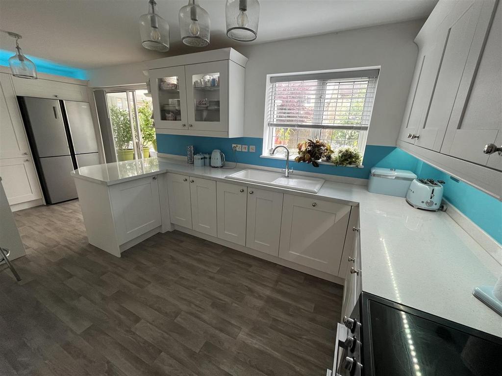 Re Fitted Kitchen