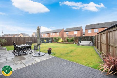 4 bedroom house for sale, Hewer Close, New Rossington, Doncaster