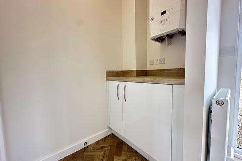 3 bedroom semi-detached house to rent, Jubilee Road, Northampton NN5
