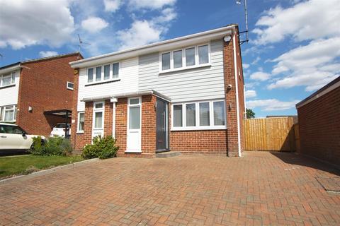 2 bedroom semi-detached house for sale, Redwing Drive, Billericay CM11