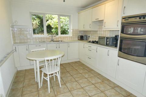8 Broome Gardens, Sutton Coldfield, B75 7JE