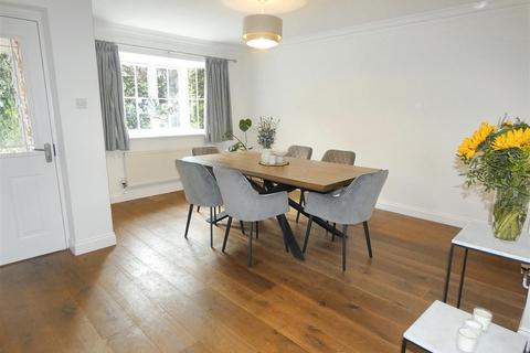 8 Broome Gardens, Sutton Coldfield, B75 7JE