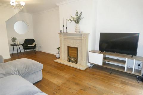 8 Broome Gardens, Sutton Coldfield, B75 7JE