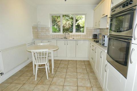 8 Broome Gardens, Sutton Coldfield, B75 7JE