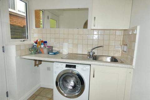 8 Broome Gardens, Sutton Coldfield, B75 7JE