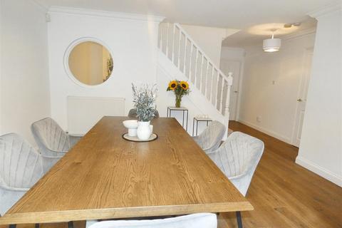 8 Broome Gardens, Sutton Coldfield, B75 7JE