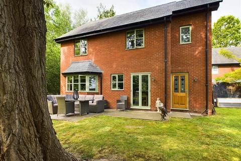 3 bedroom detached house for sale, Minera Gardens, Leominster