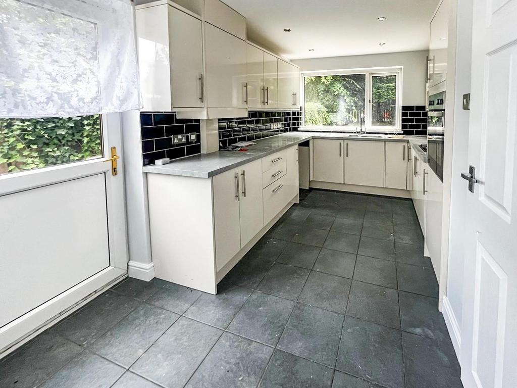 Kitchen 1.jpg