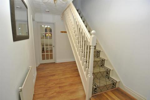 4 bedroom chalet for sale, Green Lane, Staines-Upon-Thames TW18