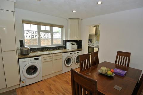 4 bedroom chalet for sale, Green Lane, Staines-Upon-Thames TW18