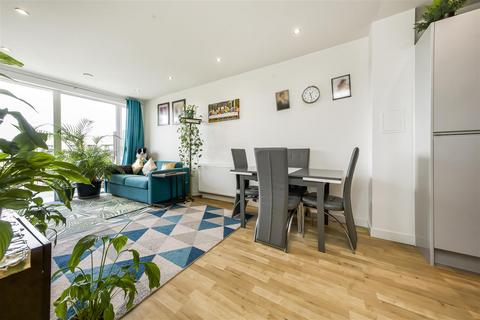 1 bedroom flat for sale, Clovelly Road, Hounslow