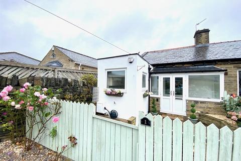 2 bedroom house to rent, Crest View, Brighouse