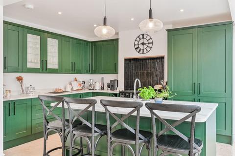 47 Elmwood Drive, Epsom, KT17 2NL