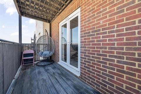 2 bedroom apartment for sale, 1 Pictor Drive, Margate