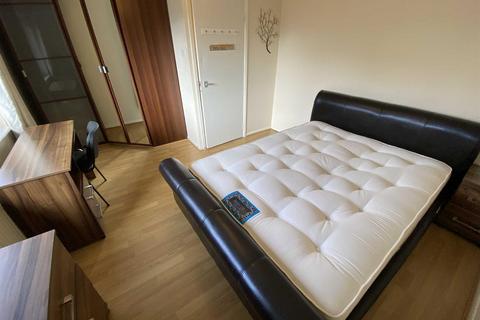 3 bedroom apartment to rent, Litcham Close, Ardwick