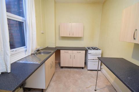 2 bedroom terraced house to rent, Clement Street, Wakefield WF2