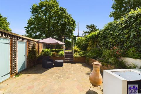 119 Springhead Road, Northfleet, Gravesend, DA11 8HW