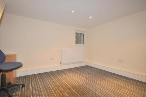 1 bedroom in a house share to rent, 74 Leavesden Road, Watford WD24