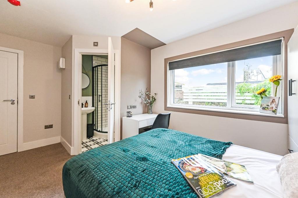 Richards Terrace, Cardiff 1 bed in a house share £700 pcm (£162 pw)