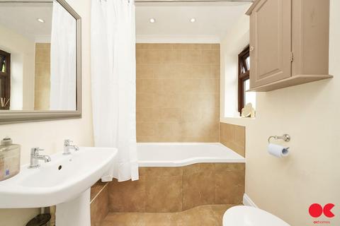 2 Nelmes Close, Hornchurch, RM11 2QA