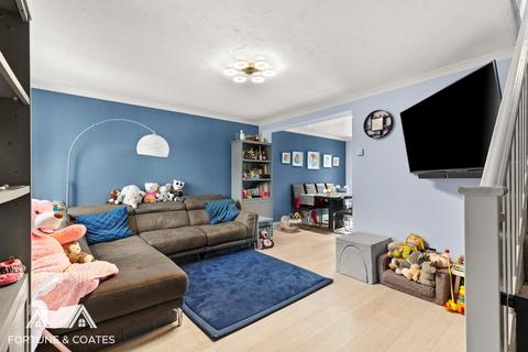 93 Peacocks, Harlow, CM19 5NZ